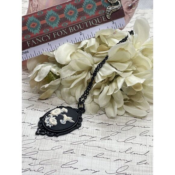 Cameo Necklace Hummingbird Bird Prom Nautical Wedding Party White black Heart - Picture 9 of 11